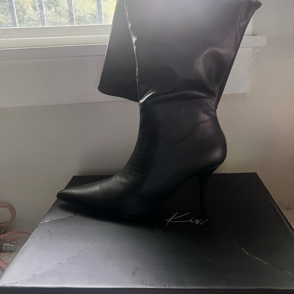Kiss Sleek Black Heeled Boots